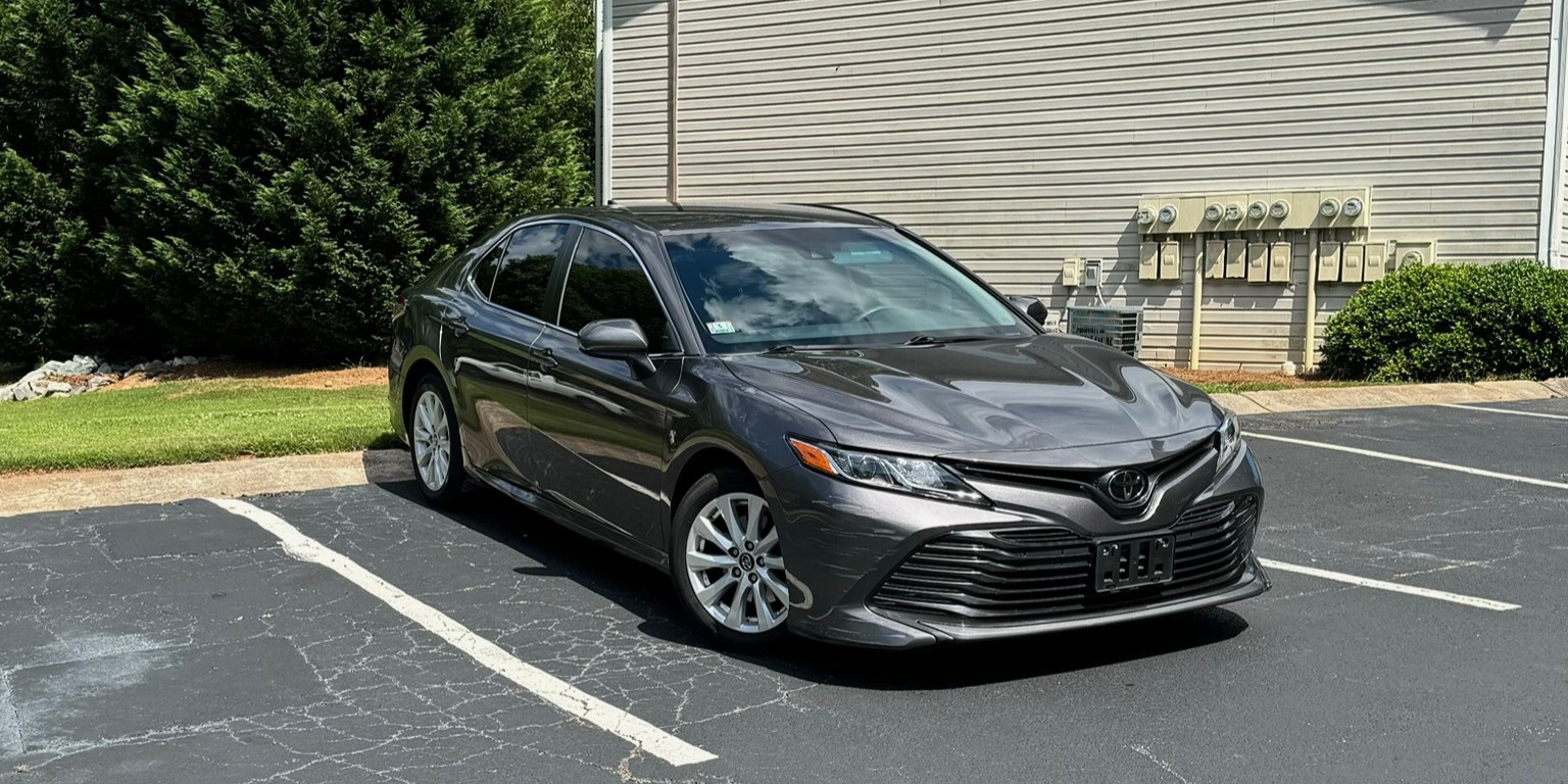2019 Toyota Camry view 4