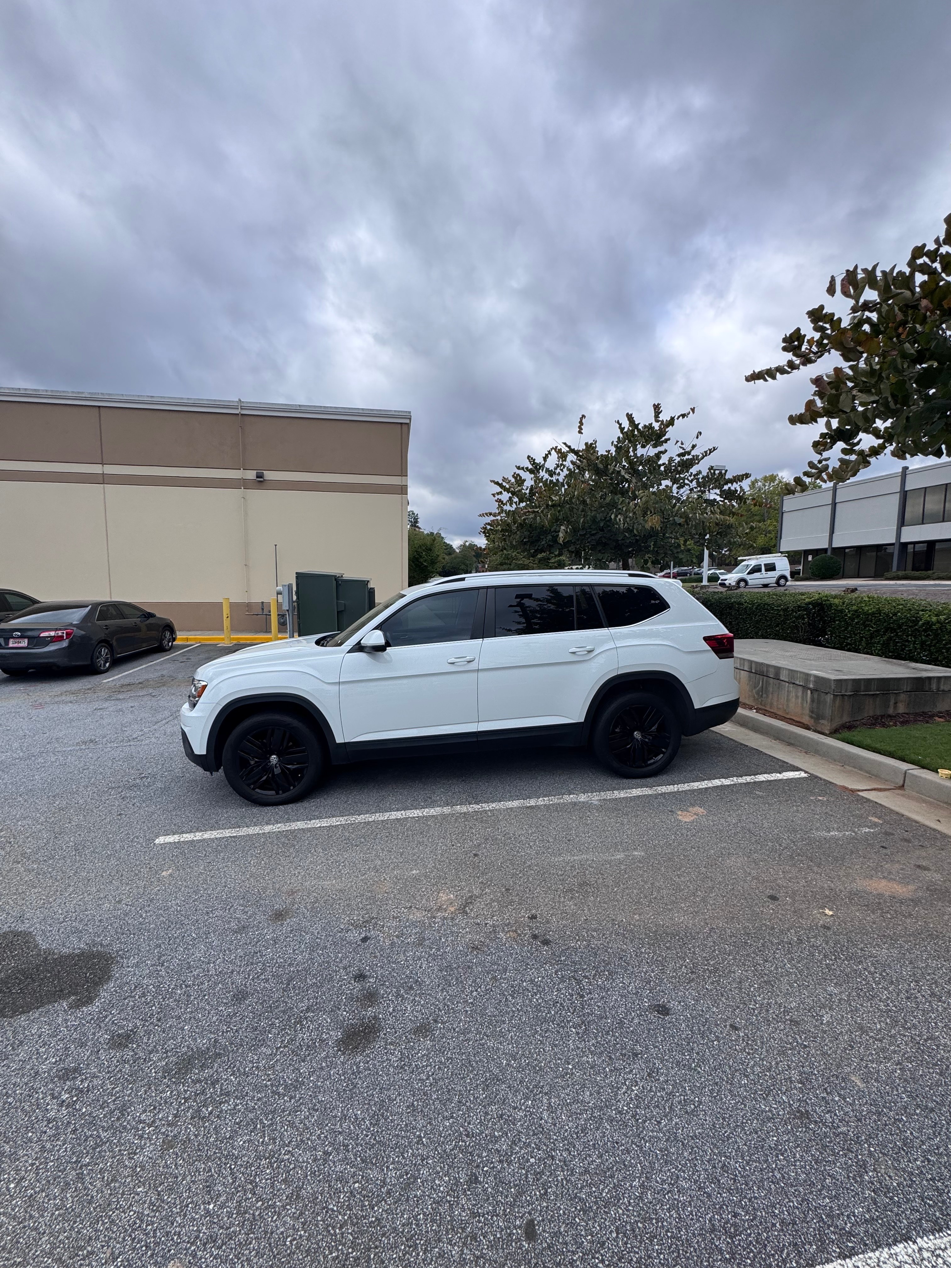 2019 Volkswagen Atlas view 3