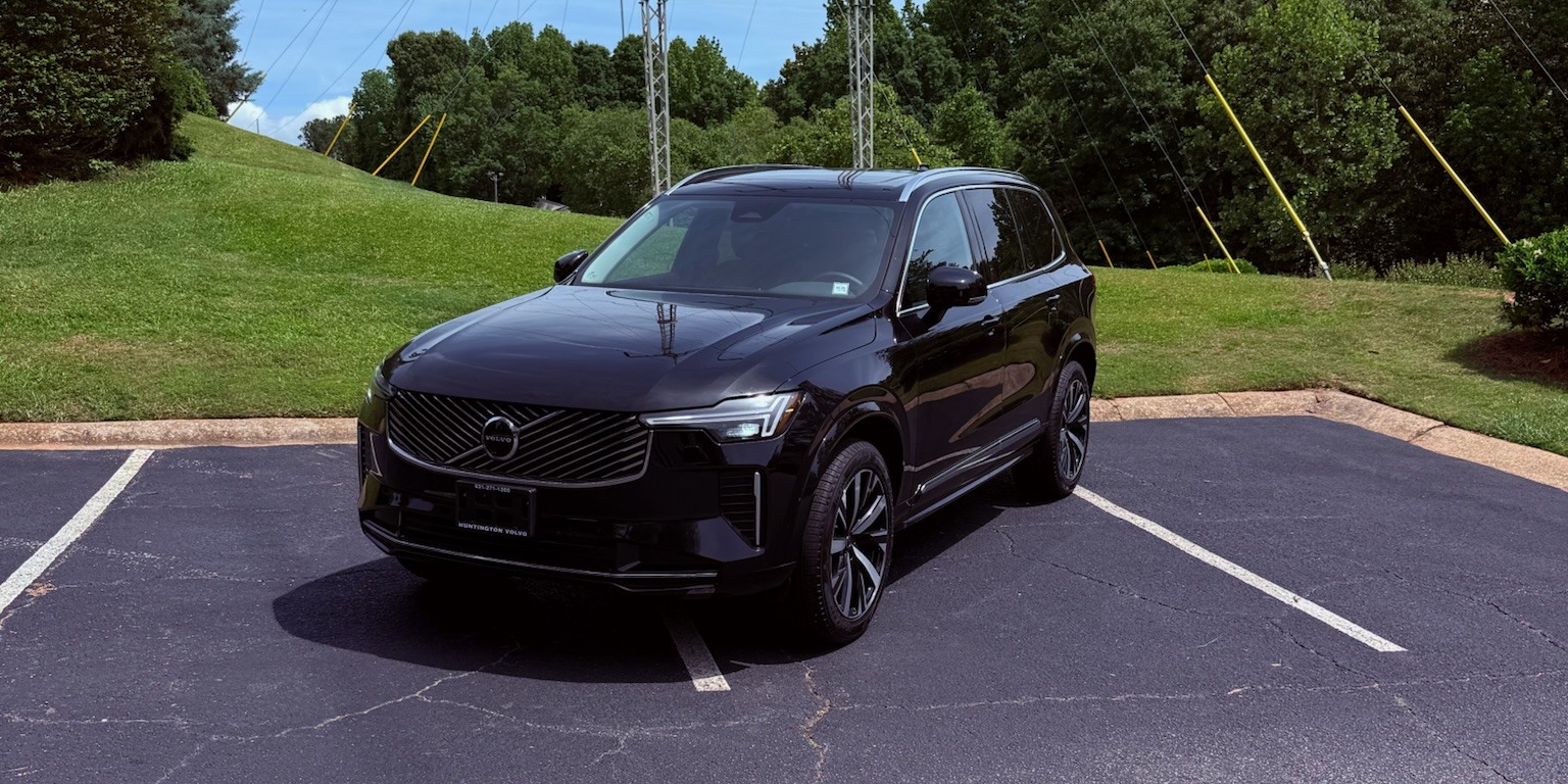 2025 Volvo XC90 view 2