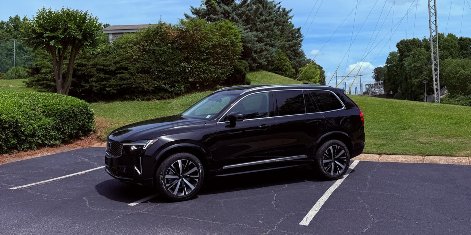 2025 Volvo XC90 view 4
