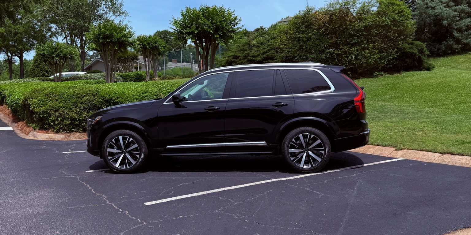 2025 Volvo XC90 view 3